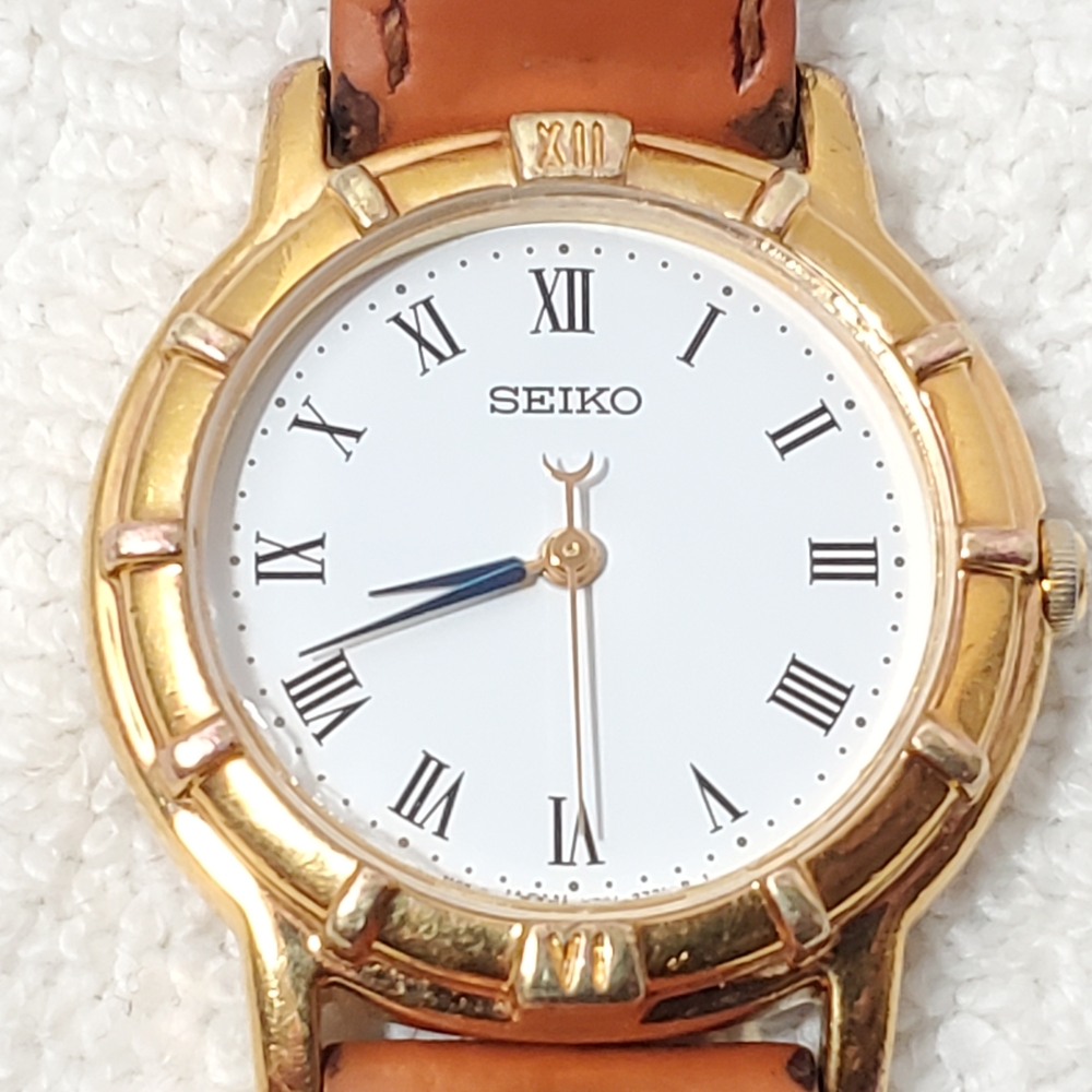 Vintage Seiko Women Gold Tone Watch White Dial Black Roman Numerals Leather Band